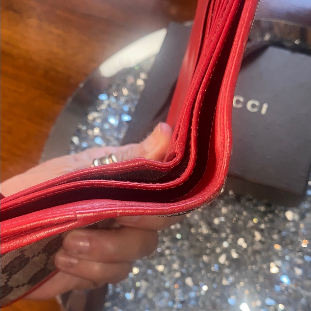 Gucci Red and Black Wallet Luxurious Design 💯 Authentic - Picture 11 of 15
